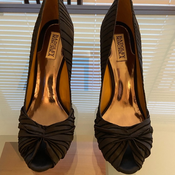 Badgely Mischka Black Satin Peep Toe Heels - Picture 3 of 9